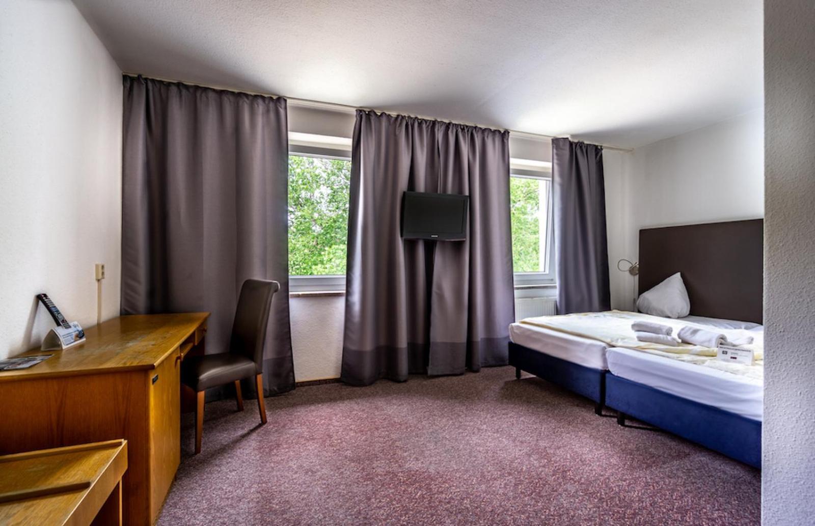 Sl'Otel Budget Bernburg Εξωτερικό φωτογραφία