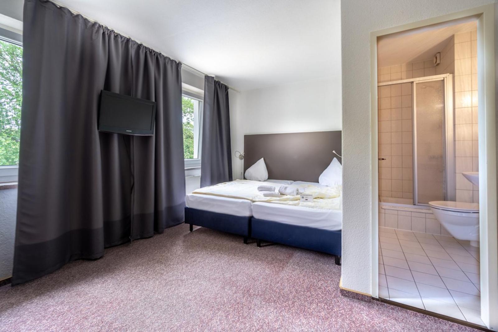 Sl'Otel Budget Bernburg Εξωτερικό φωτογραφία