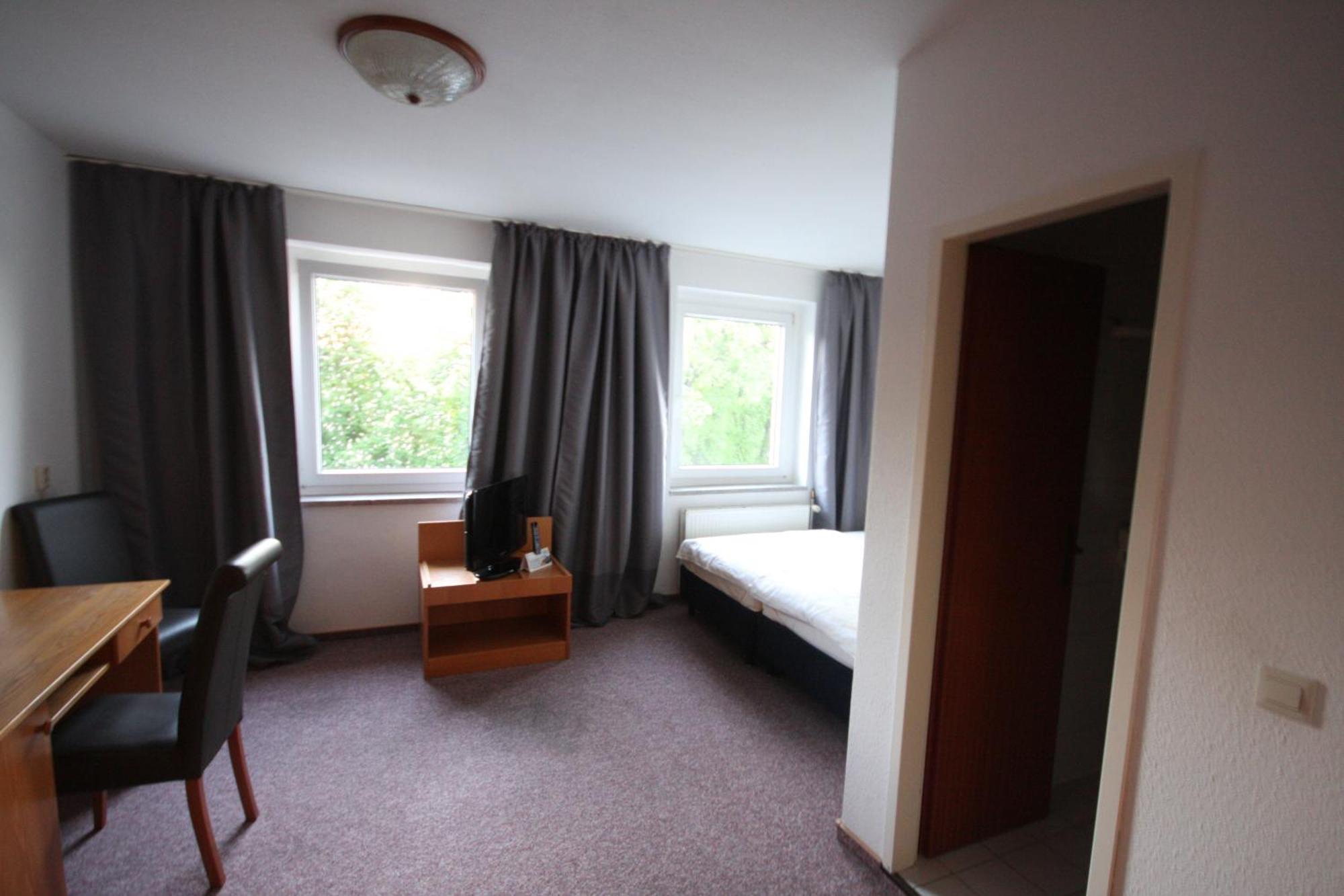 Sl'Otel Budget Bernburg Δωμάτιο φωτογραφία